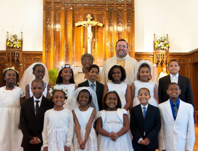 Father Christopher Walsh, shown with first communicants, says his close-knit Philadelphia parish of St. Raymond of Penafort is seeing collections up 2% from last year.
Father Christopher Walsh, shown with first communicants, says his close-knit Philadelphia parish of St. Raymond of Penafort is seeing collections up 2% from last year.