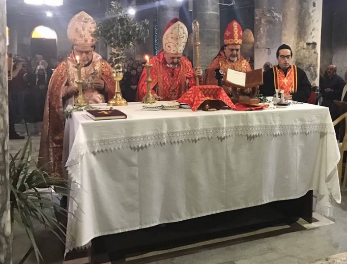 Above, during an apostolic visit to Iraq, Syriac Catholic Patriarch Ignace Joseph III Younan celebrates Palm Sunday Mass March 25 at the Cathedral of the Immaculate Conception, still blackened from the ravages of the Islamic State. Below, the patriarch visits church ruins in Mosul, Iraq, which were overtaken by the Islamic State; and crowds of faithful gather for Palm Sunday in Qaraqosh, Iraq, during the visit of the patriarch.
Above, during an apostolic visit to Iraq, Syriac Catholic Patriarch Ignace Joseph III Younan celebrates Palm Sunday Mass March 25 at the Cathedral of the Immaculate Conception, still blackened from the ravages of the Islamic State. Below, the patriarch visits church ruins in Mosul, Iraq, which were overtaken by the Islamic State; and crowds of faithful gather for Palm Sunday in Qaraqosh, Iraq, during the visit of the patriarch.