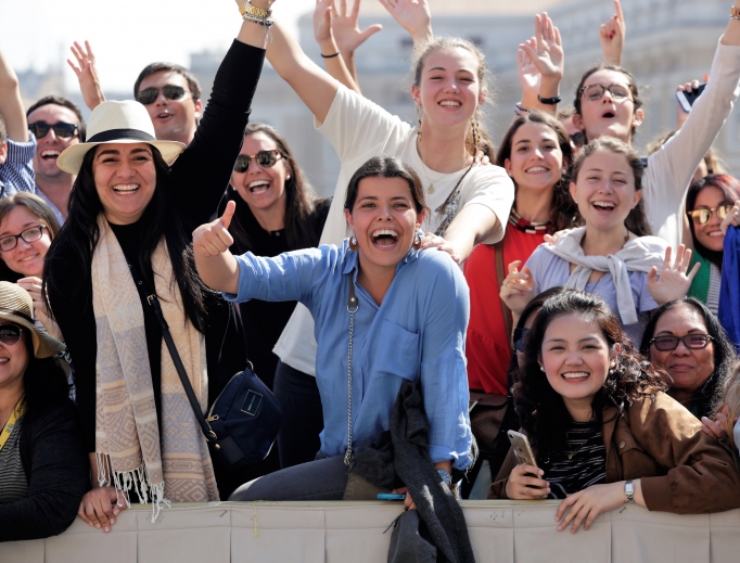 Young pilgrims at the general audience in St. Peter’s Square April 12, 2017. Young pilgrims at the general audience in St. Peter’s Square April 12, 2017.