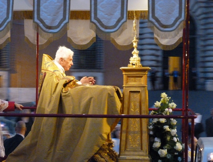 Pope Benedict prays before the Blessed Sacrament during the Corpus Christi procession in Rome June 7, 2012.
Pope Benedict prays before the Blessed Sacrament during the Corpus Christi procession in Rome June 7, 2012.