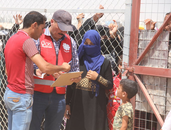 Caritas Iraq assists with emergency distribution of supplies to families displaced by the military operation in Fallujah. Caritas Iraq assists with emergency distribution of supplies to families displaced by the military operation in Fallujah.