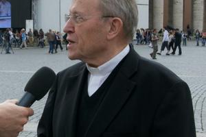 Cardinal Walter Kasper speaks with a Catholic News Agency correspondent at St. Peter’s Square in April 2011. Cardinal Walter Kasper speaks with a Catholic News Agency correspondent at St. Peter’s Square in April 2011.