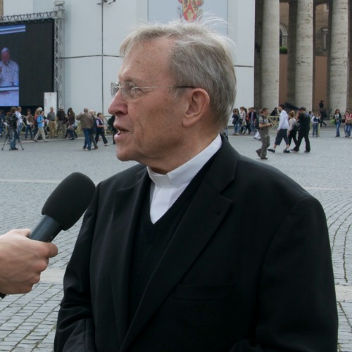 Cardinal Walter Kasper speaks with a Catholic News Agency correspondent at St. Peter’s Square in April 2011. Cardinal Walter Kasper speaks with a Catholic News Agency correspondent at St. Peter’s Square in April 2011.