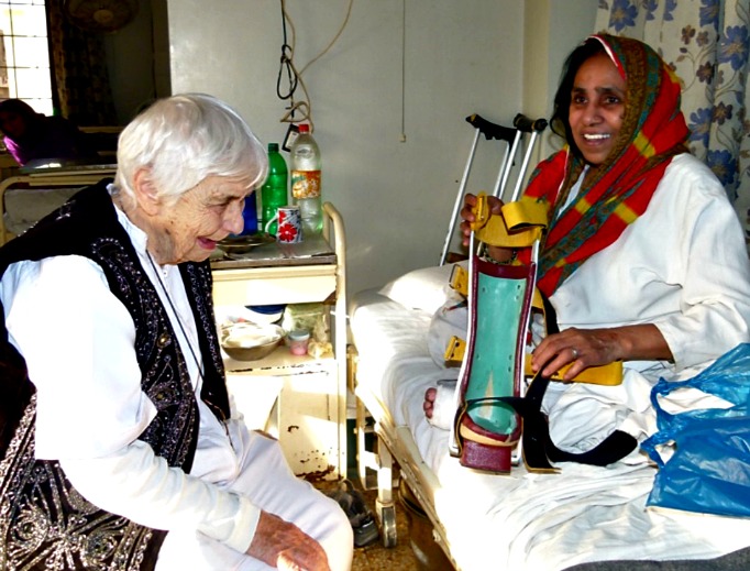 Sister Ruth Pfau treats a leprosy patient in Pakistan. Sister Ruth Pfau treats a leprosy patient in Pakistan.