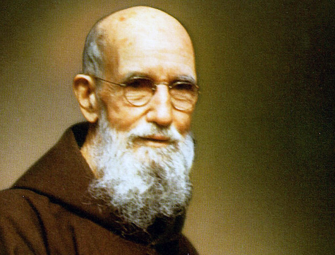 ABOVE: Father Solanus Casey. INSET: Father Solanus’ relic of the True Cross (Courtesy of the Michigan Catholic). BOTTOM: The Cipriano family. Sal is at the far left and Rose is second from the right. ABOVE: Father Solanus Casey. INSET: Father Solanus’ relic of the True Cross (Courtesy of the Michigan Catholic). BOTTOM: The Cipriano family. Sal is at the far left and Rose is second from the right.