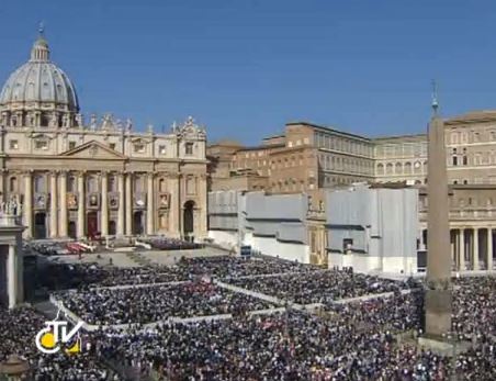 Faithful fill St. Peter's Square at today's canonization Mass. 21 October 2012 Faithful fill St. Peter's Square at today's canonization Mass. 21 October 2012