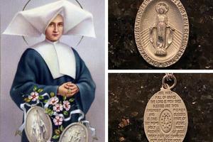 The front of the Miraculous Medial shows a depiction of Mary as she appeared to St. Catherine Labouré on Nov. 27, 1830, in the chapel at Rue de Bac. The back of the medal includes an ‘M’ surmounted by a cross above and the Hearts of Jesus and Mary below. The modern design seen here includes the Hail Mary.
The front of the Miraculous Medial shows a depiction of Mary as she appeared to St. Catherine Labouré on Nov. 27, 1830, in the chapel at Rue de Bac. The back of the medal includes an ‘M’ surmounted by a cross above and the Hearts of Jesus and Mary below. The modern design seen here includes the Hail Mary.