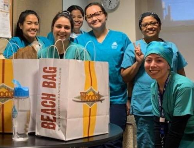 Night-shift nurses at Mount Sinai in New York City who couldn’t get take-out because of restrictions until Woody’s Ocean Grille in Sea Bright, NJ, sent them food. Night-shift nurses at Mount Sinai in New York City who couldn’t get take-out because of restrictions until Woody’s Ocean Grille in Sea Bright, NJ, sent them food.