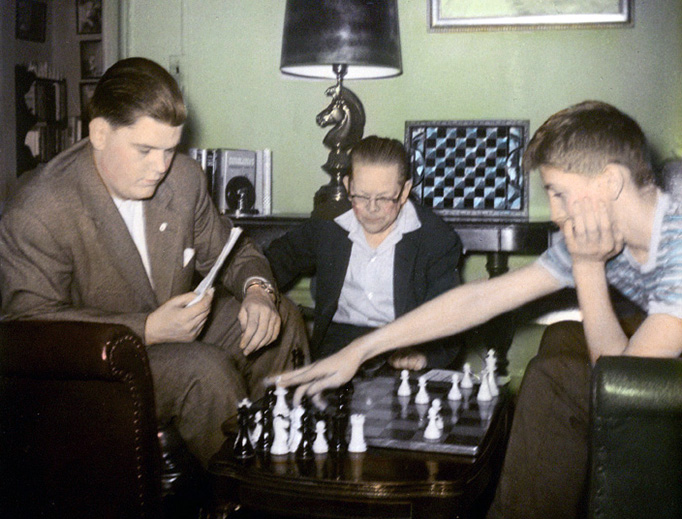 American chess masters Jack Collins with Bill Lombardy (L) and Bobby Fischer (R) in Jan. 1968
American chess masters Jack Collins with Bill Lombardy (L) and Bobby Fischer (R) in Jan. 1968