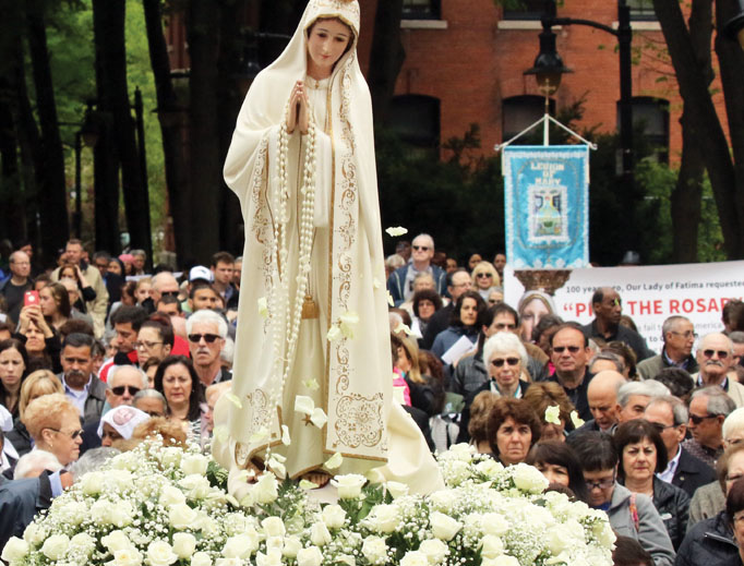 A Marian procession prior to the consecration of the Diocese of Providence, Rhode Island.
A Marian procession prior to the consecration of the Diocese of Providence, Rhode Island.