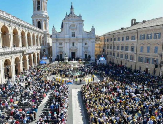 Pope Francis addresses pilgrims outside the Shrine of the Holy House of Loreto on March 25, 2019. Pope Francis addresses pilgrims outside the Shrine of the Holy House of Loreto on March 25, 2019.