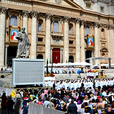 Cardinal Angelo Comastri celebrates a Mass of thanksgiving for Pope St. John Paul II April 28 in St. Peter’s Square.
Cardinal Angelo Comastri celebrates a Mass of thanksgiving for Pope St. John Paul II April 28 in St. Peter’s Square.