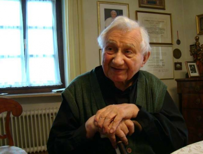 Msgr. Georg Ratzinger. Msgr. Georg Ratzinger.