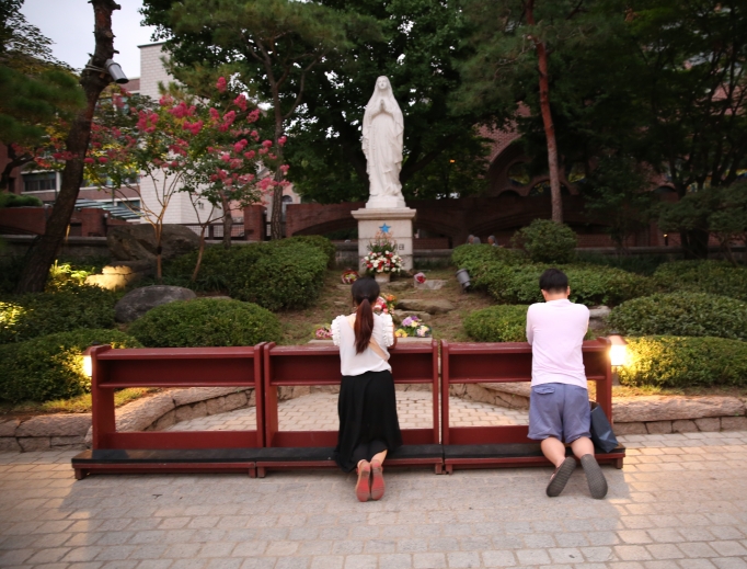 Faithful pray as Myeongdong Cathedral prepared for the final papal Mass of Pope Francis in
South Korea on Aug. 17, 2014. Faithful pray as Myeongdong Cathedral prepared for the final papal Mass of Pope Francis in
South Korea on Aug. 17, 2014.