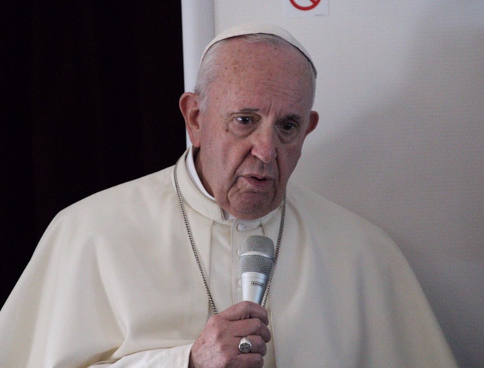 Pope Francis answers journalists’ questions, aboard the papal plane returning to Rome following his three-day visit to the United Arab Emirates. Pope Francis answers journalists’ questions, aboard the papal plane returning to Rome following his three-day visit to the United Arab Emirates.