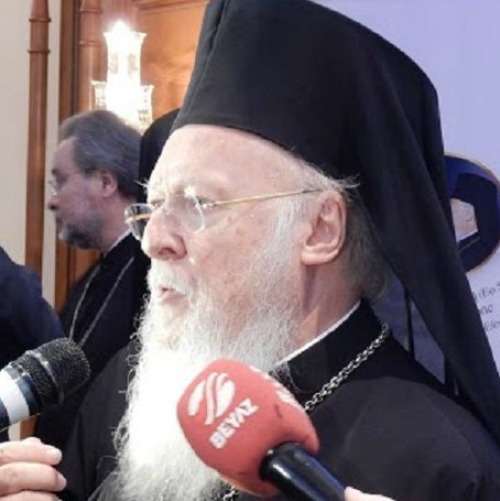Patriarch Bartholomew I of Constantinople speaks to journalists about meeting with Pope Francis on Nov. 29.
Patriarch Bartholomew I of Constantinople speaks to journalists about meeting with Pope Francis on Nov. 29.