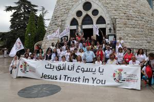 Above, participants in the second Middle East Congress on Divine Mercy (MECOM II) in Lebanon gather at Our Lady of Lebanon, Harissa. Highlights of this month’s congress included a procession with and Mass in the presence of the relics of St. Faustina Kowalska, St. John Paul II and Blessed Father Michael Sopocko, the confessor and spiritual director of St. Faustina. Participants also prayed the Chaplet of Divine Mercy in the Forest of the Cedars of God. Below, congress participants joyfully gather after praying the chaplet near Becharre, Lebanon; and Sisters Lina and Rima Barakat, Syriac Catholic Ephremite Sisters of the Daughters of Mary, Mother of Mercy, from Homs, Syria, also attended. The sisters are twins. Above, participants in the second Middle East Congress on Divine Mercy (MECOM II) in Lebanon gather at Our Lady of Lebanon, Harissa. Highlights of this month’s congress included a procession with and Mass in the presence of the relics of St. Faustina Kowalska, St. John Paul II and Blessed Father Michael Sopocko, the confessor and spiritual director of St. Faustina. Participants also prayed the Chaplet of Divine Mercy in the Forest of the Cedars of God. Below, congress participants joyfully gather after praying the chaplet near Becharre, Lebanon; and Sisters Lina and Rima Barakat, Syriac Catholic Ephremite Sisters of the Daughters of Mary, Mother of Mercy, from Homs, Syria, also attended. The sisters are twins.