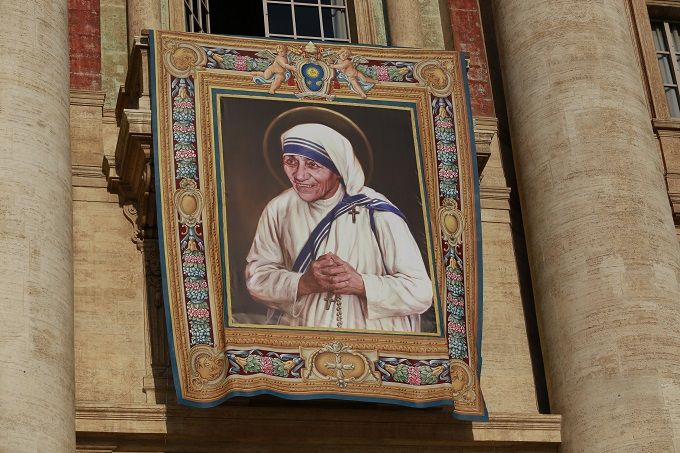 Official banner for Mother Teresa's canonization hangs on the facade of St. Peter's Basilica.
Official banner for Mother Teresa's canonization hangs on the facade of St. Peter's Basilica.