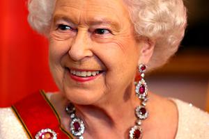 Queen Elizabeth II meets guests during a state banquet at the Schloss Bellevue Palace in Berlin, Germany. Queen Elizabeth II meets guests during a state banquet at the Schloss Bellevue Palace in Berlin, Germany.