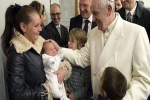 Pope visits residents of a homeless shelter in 2015. Pope visits residents of a homeless shelter in 2015.