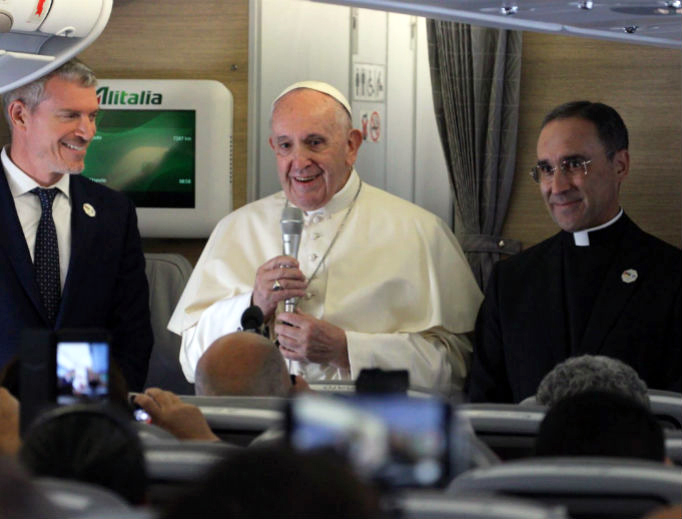 Pope Francis speaks during a press conference with journalist aboard the papal flight from Rome to Maputo, Mozambique, Sept. 4, 2019.
Pope Francis speaks during a press conference with journalist aboard the papal flight from Rome to Maputo, Mozambique, Sept. 4, 2019.