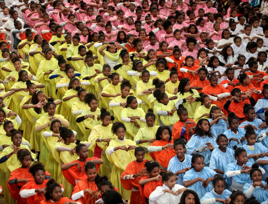 Young people wait to greet Pope Francis in Antananarivo, Madagascar, on Sept. 8, 2019.
Young people wait to greet Pope Francis in Antananarivo, Madagascar, on Sept. 8, 2019.