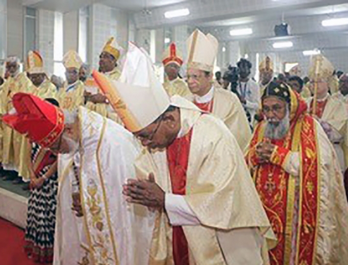 Above, cardinals of India queue up for the inaugural Mass at the Indian bishops' assembly Feb. 2 in Bangalore. Cardinal George Alencherry is in the front. Below, a massive charismatic convention at Kuruvilangad shrine of the Syro Malabar Church in August 2017.
Above, cardinals of India queue up for the inaugural Mass at the Indian bishops' assembly Feb. 2 in Bangalore. Cardinal George Alencherry is in the front. Below, a massive charismatic convention at Kuruvilangad shrine of the Syro Malabar Church in August 2017.
