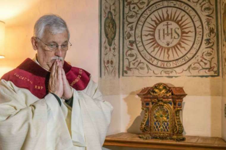 Father Arturo Sosa Abascal, superior general of the Society of Jesus, prepares to say Mass at the Church of the Gesu in Rome Oct. 15. Father Arturo Sosa Abascal, superior general of the Society of Jesus, prepares to say Mass at the Church of the Gesu in Rome Oct. 15.