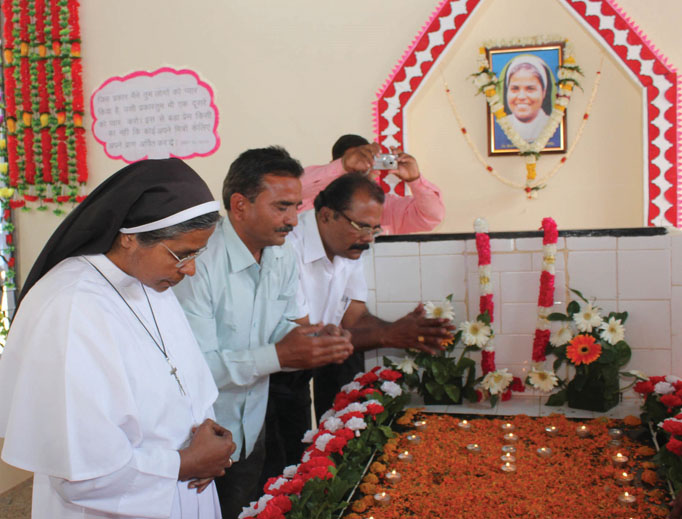 Above, Samandar Singh (center), flanked by Sister Selmy and Stephen, sister and elder brother of Sister Rani Maria, prays at the tomb of Sister Rani on Feb. 25, 2015, the 20th anniversary of her death. Above, Samandar Singh (center), flanked by Sister Selmy and Stephen, sister and elder brother of Sister Rani Maria, prays at the tomb of Sister Rani on Feb. 25, 2015, the 20th anniversary of her death.