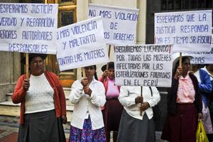 Peruvian Andean women victims of forced sterilizations during the administration of Peru's former President Alberto Fujimori protest in Lima Feb. 13, 2014.
Peruvian Andean women victims of forced sterilizations during the administration of Peru's former President Alberto Fujimori protest in Lima Feb. 13, 2014.