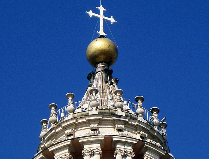 ABOVE: Marie-Claire/CC BY-SA/Wikimedia Commons. FIRST INSET: Two guards of the Dome of St. Peter, from Saint-Pierre de Rome by Charles De Lorbac. SECOND INSET AND BOTTOM IMAGES: Three engravings from Il Tempio Vaticano e la Sua origine (1694) by Carlo Fontana, courtesy of the Fabric of St. Peter in the Vatican. ABOVE: Marie-Claire/CC BY-SA/Wikimedia Commons. FIRST INSET: Two guards of the Dome of St. Peter, from Saint-Pierre de Rome by Charles De Lorbac. SECOND INSET AND BOTTOM IMAGES: Three engravings from Il Tempio Vaticano e la Sua origine (1694) by Carlo Fontana, courtesy of the Fabric of St. Peter in the Vatican.