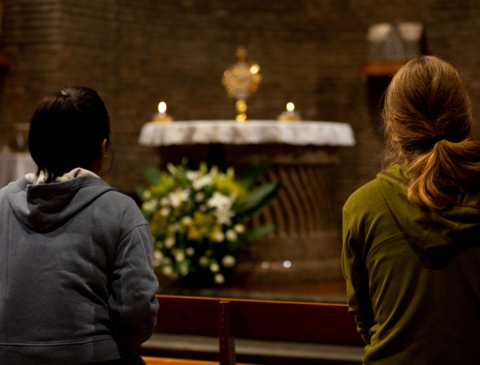 Young people pray for the synod on young people, faith and vocational discernment during Eucharistic adoration at the Centro San Lorenzo in Rome on Oct. 11, 2018.
Young people pray for the synod on young people, faith and vocational discernment during Eucharistic adoration at the Centro San Lorenzo in Rome on Oct. 11, 2018.