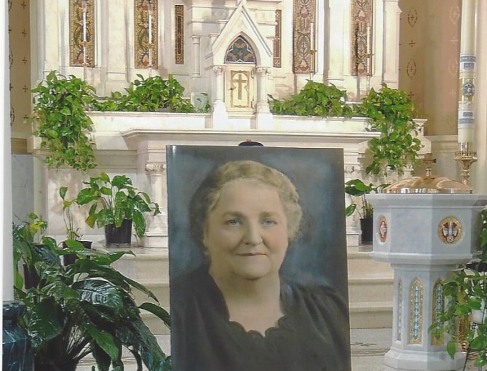Above, photograph of Rhoda Wise at Oct. 7, 2016, Mass. Below, Mother Angelica visits the Wise home in 1983. Above, photograph of Rhoda Wise at Oct. 7, 2016, Mass. Below, Mother Angelica visits the Wise home in 1983.