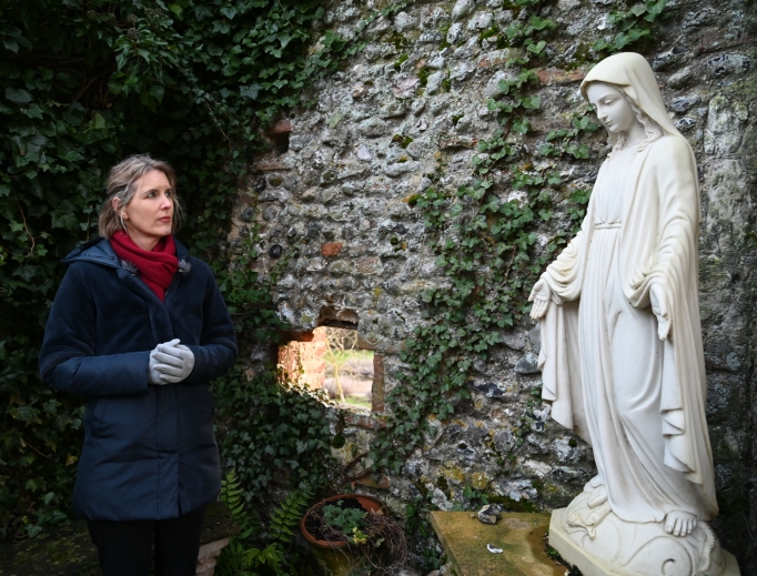 Above, poet and Catholic covert Sally Read prays among the ruins of the Franciscan friary at England’s chief Marian shrine in Walsingham, England. Below, Read and her daughter, Flo, pray before the Our Lady of Walsingham statue in the Slipper Chapel at Walsingham. Above, poet and Catholic covert Sally Read prays among the ruins of the Franciscan friary at England’s chief Marian shrine in Walsingham, England. Below, Read and her daughter, Flo, pray before the Our Lady of Walsingham statue in the Slipper Chapel at Walsingham.