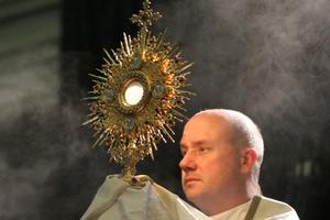 Franciscan Father David Pivonka, class of 1989, shown elevating the Eucharist during adoration, was elected the seventh president of Franciscan University of Steubenville on May 21. Franciscan Father David Pivonka, class of 1989, shown elevating the Eucharist during adoration, was elected the seventh president of Franciscan University of Steubenville on May 21.