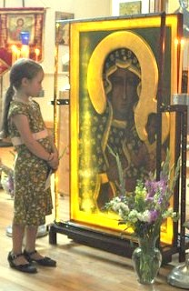 Rebekah Gilbert, age 7, looks at the Black Madonna traveling icon. Rebekah Gilbert, age 7, looks at the Black Madonna traveling icon.