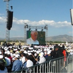 People view Pope Benedict XVI's speech on large screen at the airport of Guanajuato. People view Pope Benedict XVI's speech on large screen at the airport of Guanajuato.