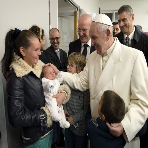 Pope Francis blesses a family at Rome's Caritas homeless shelter and soup kitchen in Rome on Dec. 18.
Pope Francis blesses a family at Rome's Caritas homeless shelter and soup kitchen in Rome on Dec. 18.