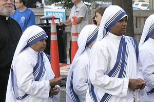 Missionaries of Charity during a Eucharistic procession. Missionaries of Charity during a Eucharistic procession.
