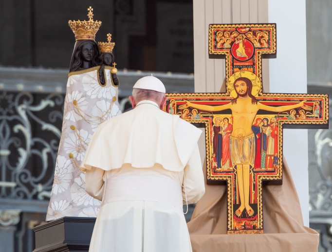 Pope Francis, shown during a gathering of Italian youth in St. Peter’s Square Aug. 12, issued an Aug. 20 letter to the People of God on the clerical scandals. Pope Francis, shown during a gathering of Italian youth in St. Peter’s Square Aug. 12, issued an Aug. 20 letter to the People of God on the clerical scandals.
