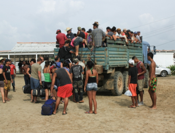 Central American refugees boarding a truck on their way north to the US border in Ciudad Hidalgo in Mexico, October 15, 2018. Central American refugees boarding a truck on their way north to the US border in Ciudad Hidalgo in Mexico, October 15, 2018.