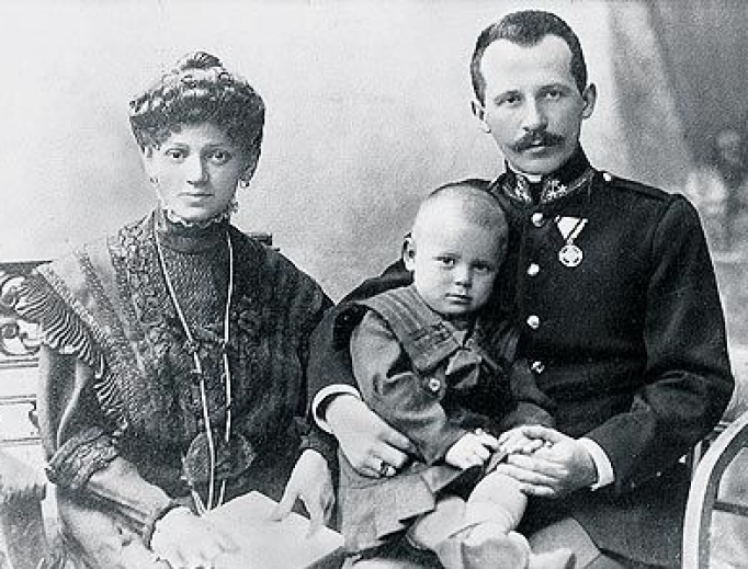 St. John Paul II’s father, Karol Wojtyła, and mother, Emilia, with their eldest son, Edmund. St. John Paul II’s father, Karol Wojtyła, and mother, Emilia, with their eldest son, Edmund.