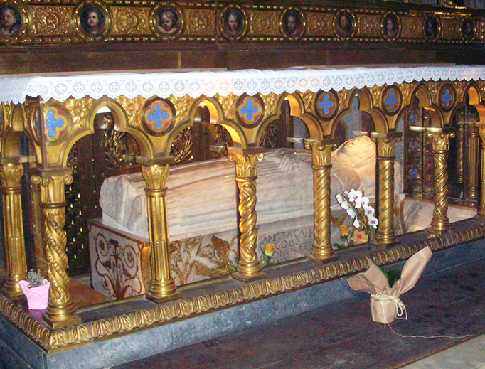 The sarcophagus of Saint Catherine of Siena by Isaia da Pisa (1447-1464), located beneath the high altar of Santa Maria sopra Minerva in Rome.
The sarcophagus of Saint Catherine of Siena by Isaia da Pisa (1447-1464), located beneath the high altar of Santa Maria sopra Minerva in Rome.