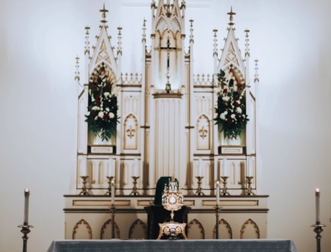 Adoring Christ in the Blessed Sacrament Adoring Christ in the Blessed Sacrament