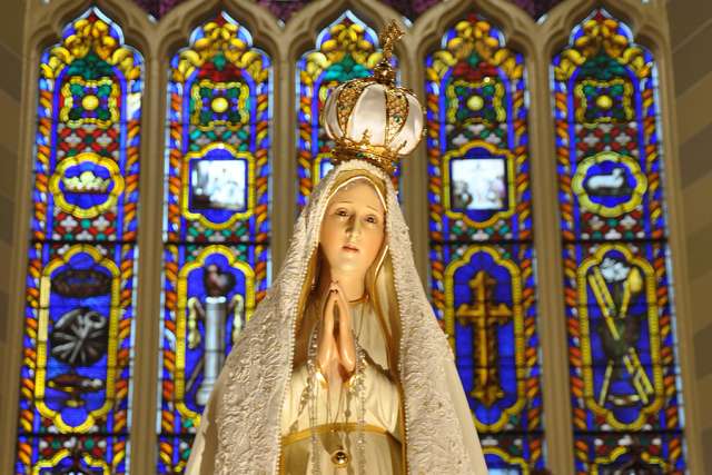 Our Lady of Fatima statue Our Lady of Fatima statue