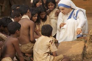 Juliet Stevenson’s portrayal reflects Blessed Teresa’s outreach to the poorest of the poor amid personal faith struggles in the first feature-length theatrical biopic on the foundress of the
Missionaries of Charity. Juliet Stevenson’s portrayal reflects Blessed Teresa’s outreach to the poorest of the poor amid personal faith struggles in the first feature-length theatrical biopic on the foundress of the
Missionaries of Charity.