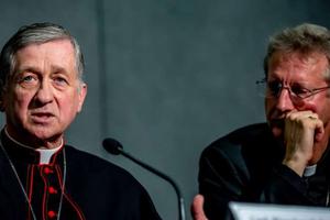 Cardinal Cupich (l) addresses the media Oct. 20 during a break at the synod on youth. He referred to the John Jay Report on the sex abuse scandal, which he said shows that the root of priestly sexual abuse is not homosexuality, but many different causes.
Cardinal Cupich (l) addresses the media Oct. 20 during a break at the synod on youth. He referred to the John Jay Report on the sex abuse scandal, which he said shows that the root of priestly sexual abuse is not homosexuality, but many different causes.