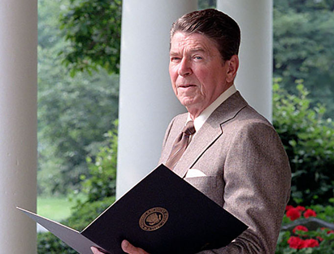 Pres. Ronald Reagan on the West Wing Colonnade at the White House, June 4, 1985. Pres. Ronald Reagan on the West Wing Colonnade at the White House, June 4, 1985.