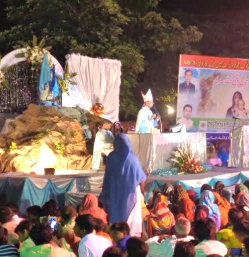 May Crowning at St. Joseph’s Catholic Church, Gujranwala, Pakistan, on May 30.
May Crowning at St. Joseph’s Catholic Church, Gujranwala, Pakistan, on May 30.