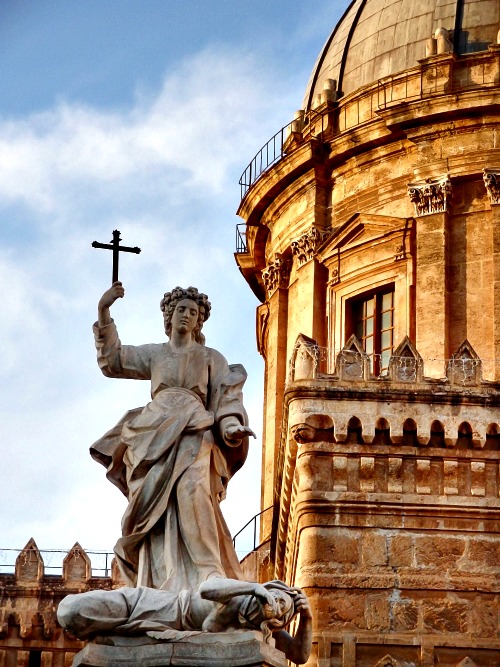 Statue at the Metropolitan Cathedral of the Assumption of Virgin Mary, Palermo, Sicily. Statue at the Metropolitan Cathedral of the Assumption of Virgin Mary, Palermo, Sicily.